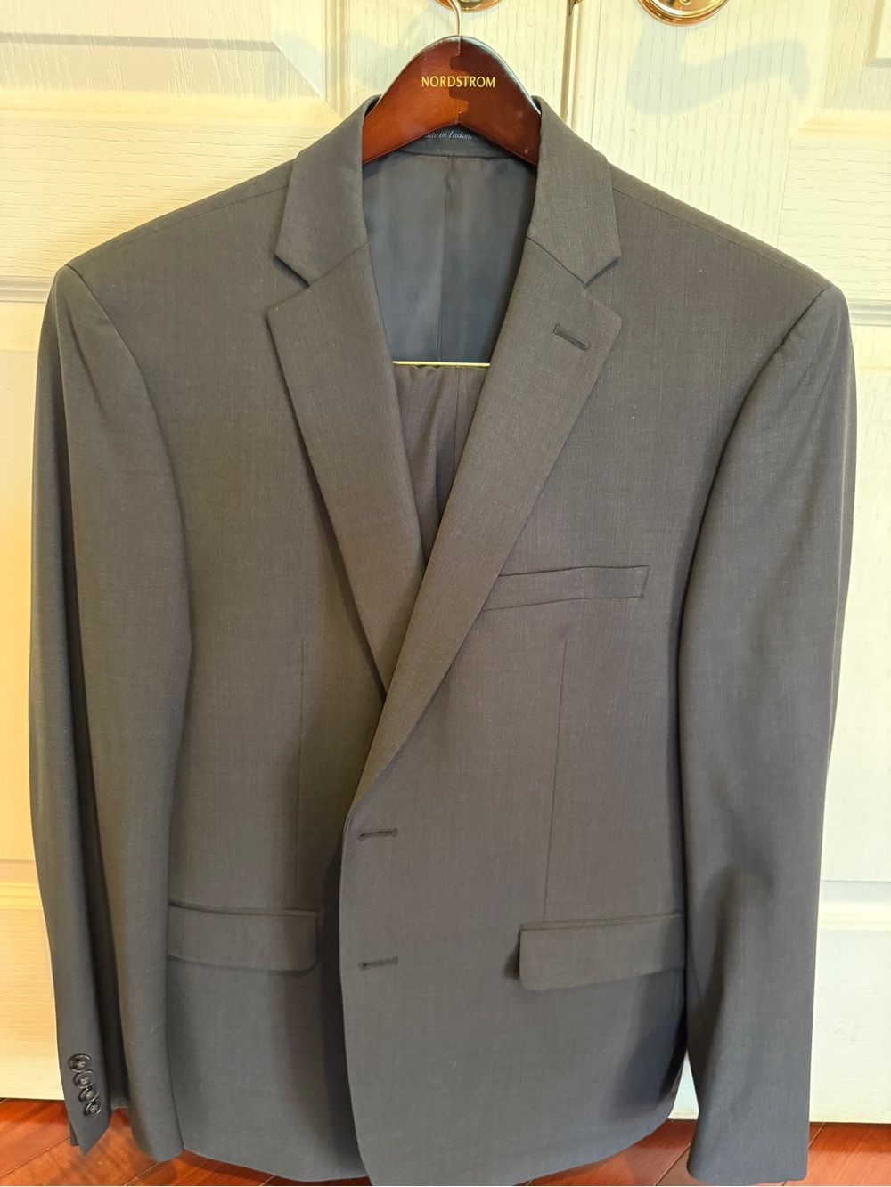 Calvin Klein Men's Charcoal Gray 2 piece Suit! - Picture 11 of 14